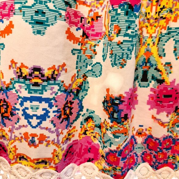 Jade Women's Bold Floral Pullover Top Crochet Accents Size XS - Picture 9 of 9